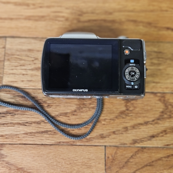 Olympus Silver Digital Camera - Picture 4 of 9